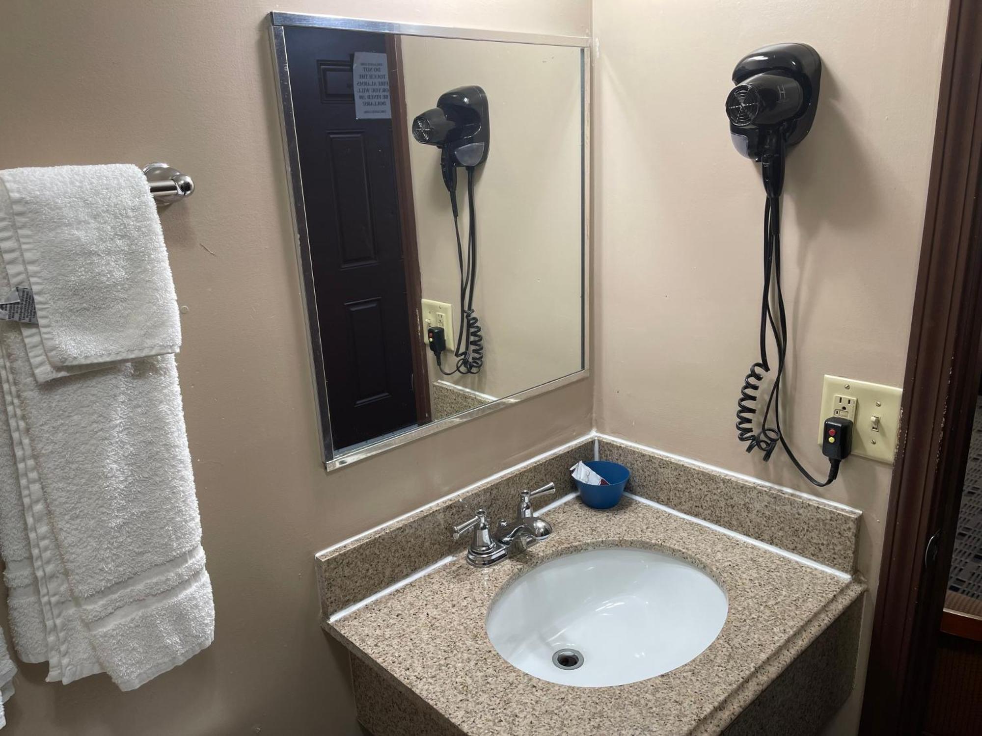 Economy Inn&Suites Ashtabula Eksteriør bilde